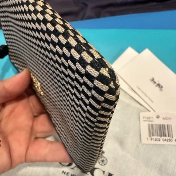 NWT COACH SINGLE CORNER ZIP WRISTLET MILK/BLACK LEGACY JACQUARD 13311 - Picture 10 of 15